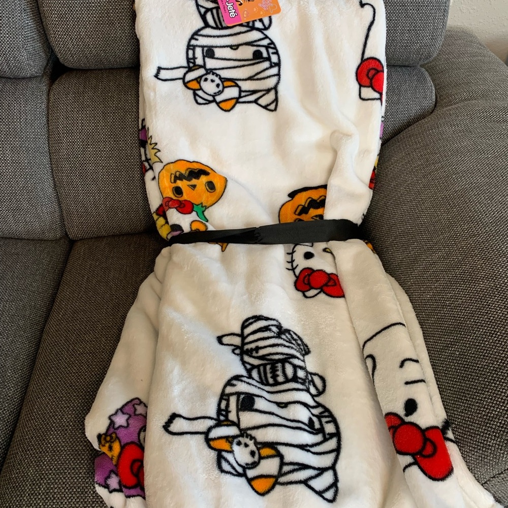 Hello Kitty Sanrio throw blanket